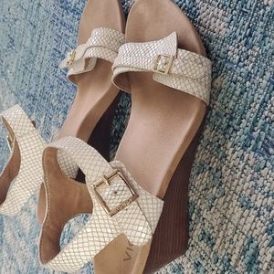 Vionic Noble Laurie Snakeskin Sandals 7.5 GUC